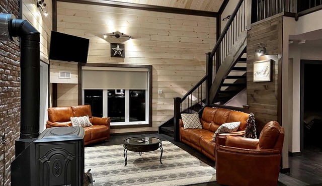 Beautiful Chalet near Mt-Tremblant with Hot Tub
