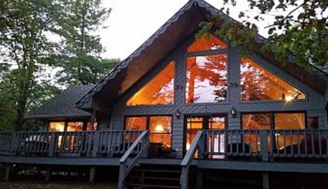 Beautiful Chalet On Long Lake. Spring and Summer dates still available!