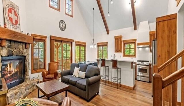 Beautiful Chalet|Private Hot Tub, Wood Fireplace