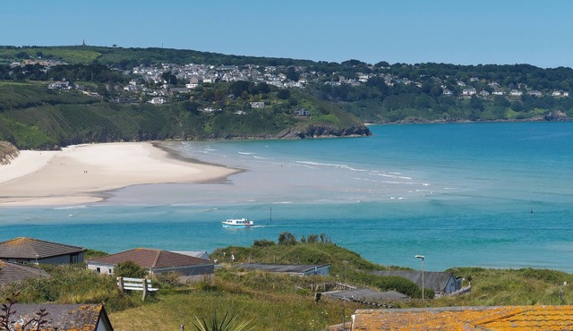 Beautiful chalet with panoramic views of the sea. 2 minutes walk from the beach.