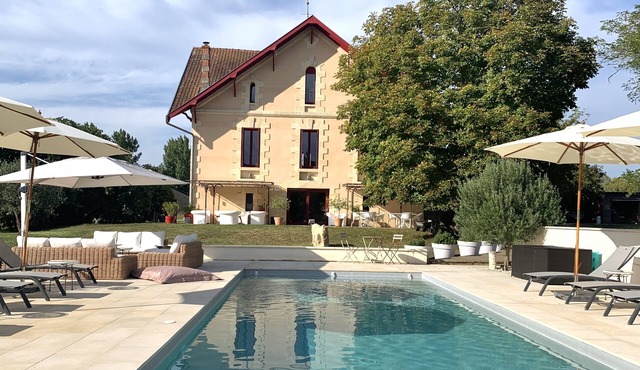 Beautiful Character House * late XIX century in the Entre-Deux-Mers