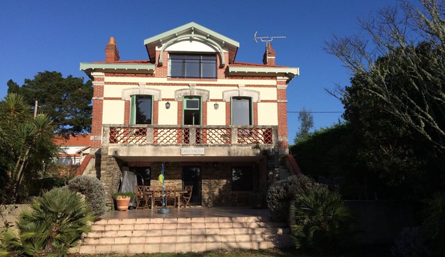 Beautiful character villa, sea view, terraces, southern exposure, garden & beach