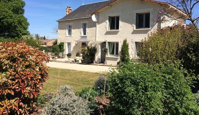 Beautiful Charentais house with 5 double bedrooms.