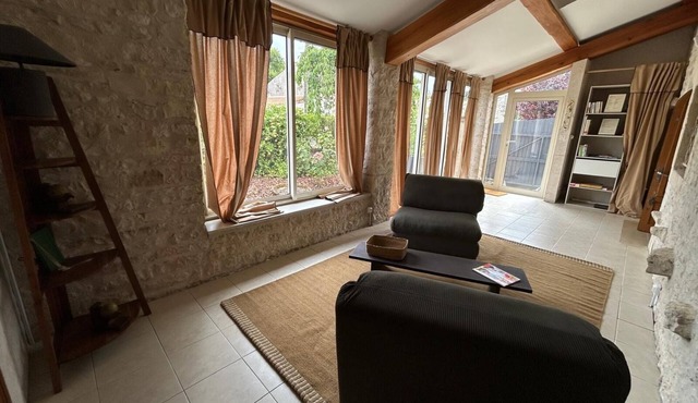 Beautiful Charentaise in a haven of greenery!