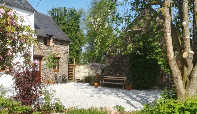 Beautiful charming cottage set in Brittany. Pet friendly!