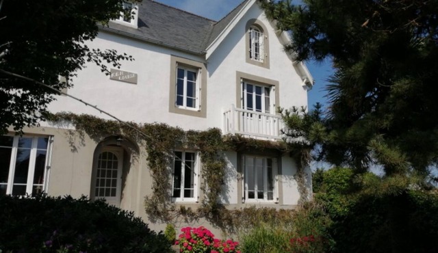 Beautiful charming Home 1km from the beach