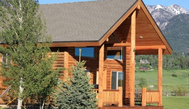 Beautiful Clean Cabin on the Salt River With Hot Tub, Fishing, Horseback Rides