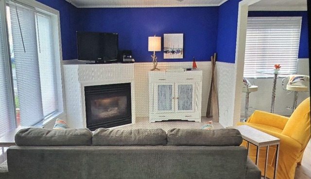 Beautiful, clean cottage, 4 min walk to the beach/playground. Many wineries!