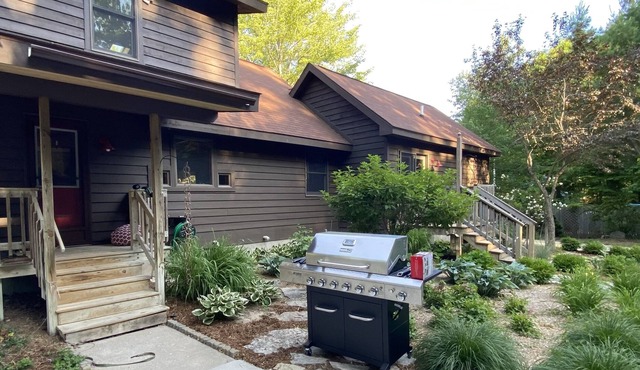 Beautiful clean family friendly cabin close to everything! 5 star reviews!