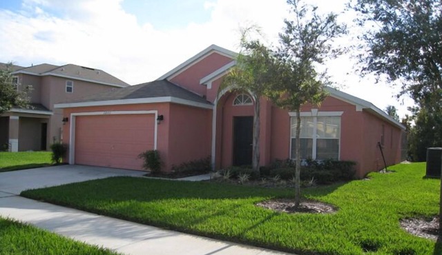 BEAUTIFUL CLEAN POOL HOME. CLOSE TO THEME PARKS + GOLF.