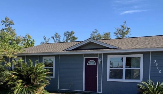 Beautiful, clean & private house on a cal-de-sac!