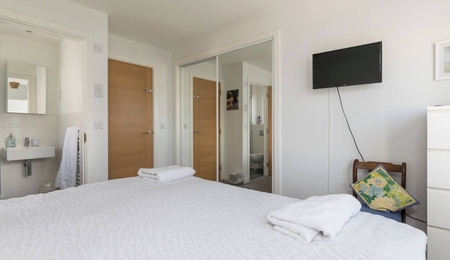 Beautiful clean spacious home Eaglesham Close to Beach, thé town and amenities.