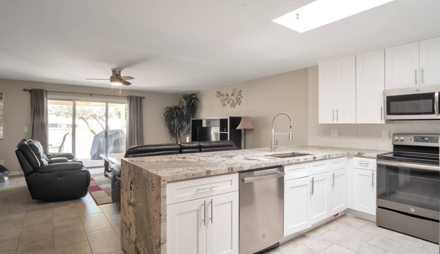 Beautiful CLEAN Townhome in East Mesa - w/Community Heated Pool