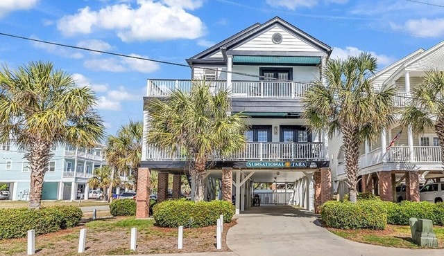 Beautiful, clean and spacious dog friendly beach home! Special summer rates!