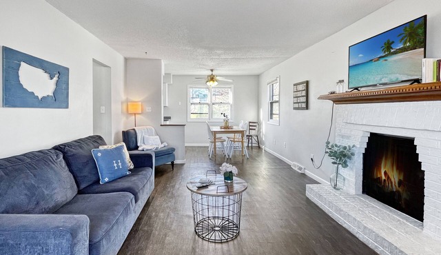 Beautiful Clive 3BR Duplex w/Fireplace