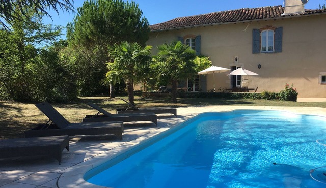 Beautiful Cottage * on the bank of the river Tarn - 6/7 people. Pool .