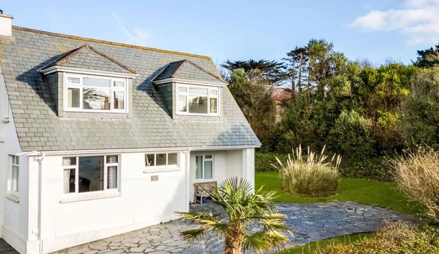 Beautiful Coastal Home-Trevone -Walk to the Beach - Sleeps 8