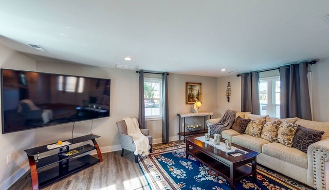 Beautiful Colonial-Style Home with Pool, Firepit & Grill - Dogs Welcome