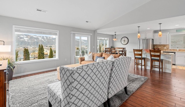 Beautiful Columbia river views! Close to the Gorge Amphitheatre!