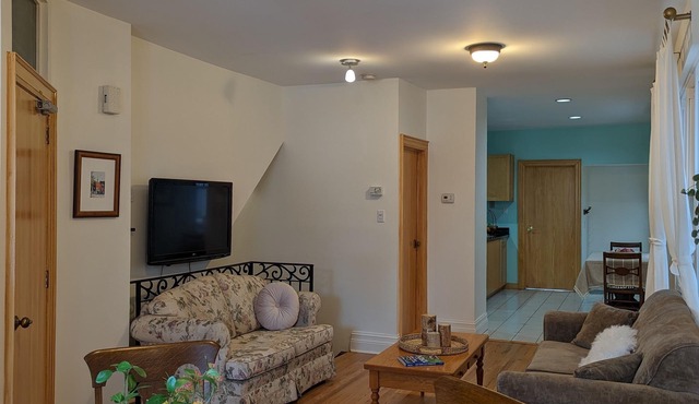 Beautiful Comfortable Riverdale Home.nNow 20% discount for stays over 30 days