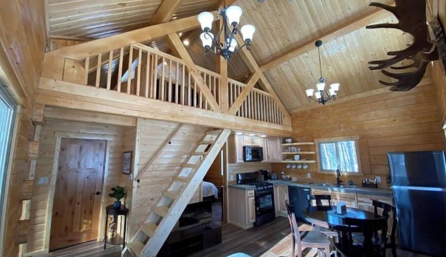 Beautiful Comfy Alaskan Log Home 2