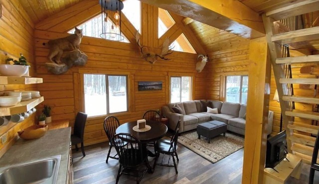 Beautiful Comfy Alaskan Log Home 1