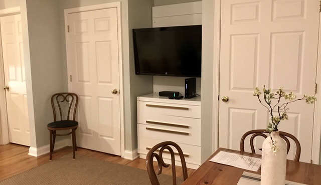 Beautiful, completely Private St. Charles 3 BR 1 1/2 Bath Apt. near Downtown