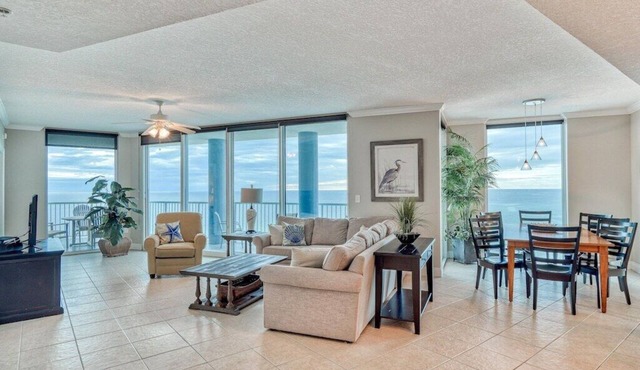 Beautiful condo! Book Spring/Summer 2026!