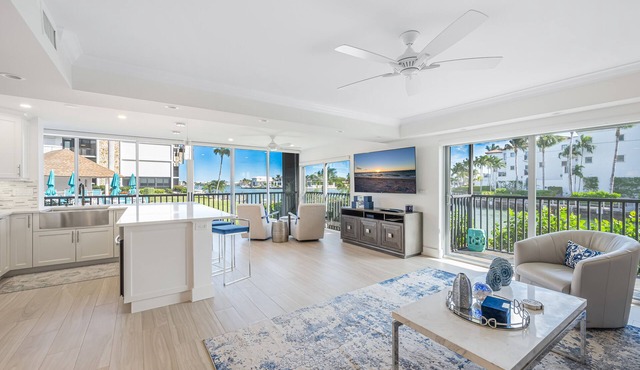 Beautiful condo 2bed/2bath million-dollar view, totally update, private entrance