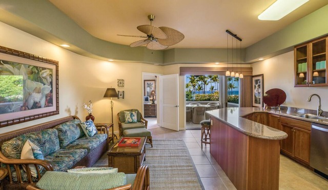 Beautiful Condo Across the Street from Beach w/Ocean View and Great Snorkeling!