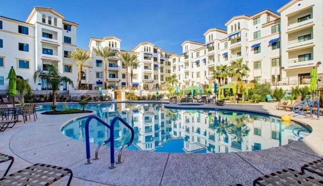 Beautiful condo at the luxurious resort style "THE CAYS" in DOWNTOWN OCOTILLO!