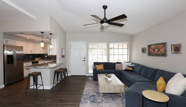 Beautiful condo by Lake Marguerite in Scottsdale!
