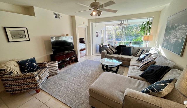Beautiful Condo Close To Beaches With Gated Community Pools Tennis Fitness