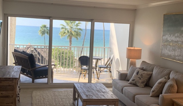 Beautiful condo directly on the beach. Must book 25 days in advance. No Pets