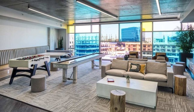 BEAUTIFUL CONDO DOWNTOWN