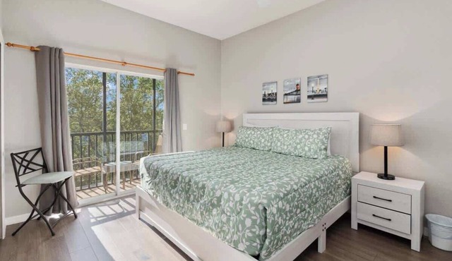 Beautiful condo in Bahama Bay