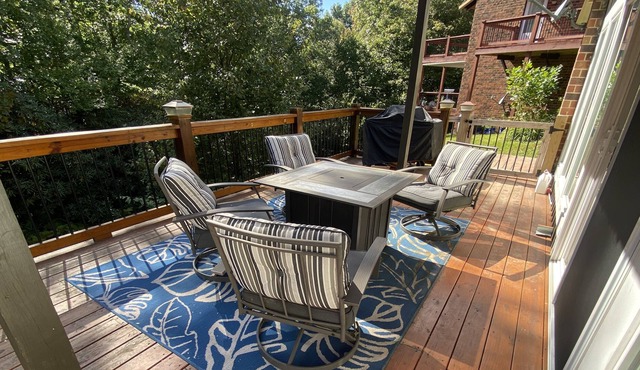 Beautiful Condo Just Off the Parkway-Pet Friendly!