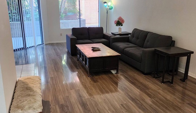 Beautiful condo just 4 minutes from the beach!