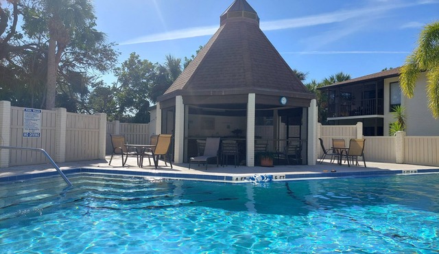 Beautiful Condo Minutes to Siesta Key Beach