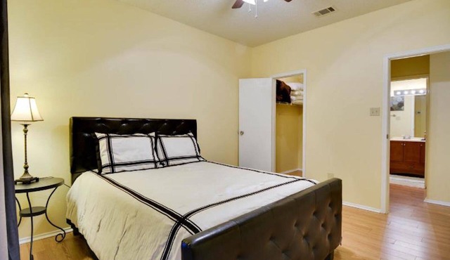 Beautiful Condo Near The Domain