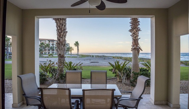 Beautiful condo ocean view at Paraíso del Mar!