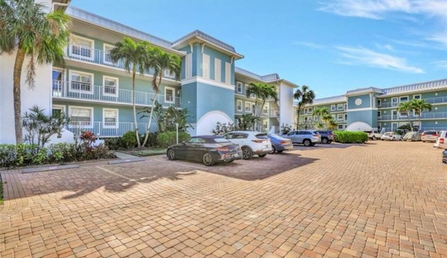 Beautiful Condo on Naples Bay