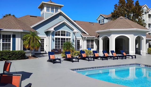 BEAUTIFUL CONDO!PREMIER HOST! 5 STAR REVIEWS!GREAT PRICES/LOCATION FREEWIFI/PARK