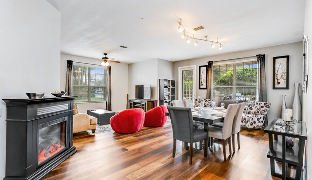 Beautiful condo w/modern furnishings and relaxing patio space!