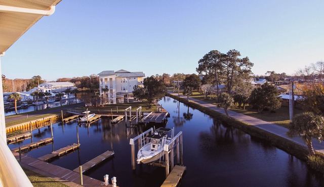 Beautiful Condo. Where the Suwannee River meets the Gulf of Mexico