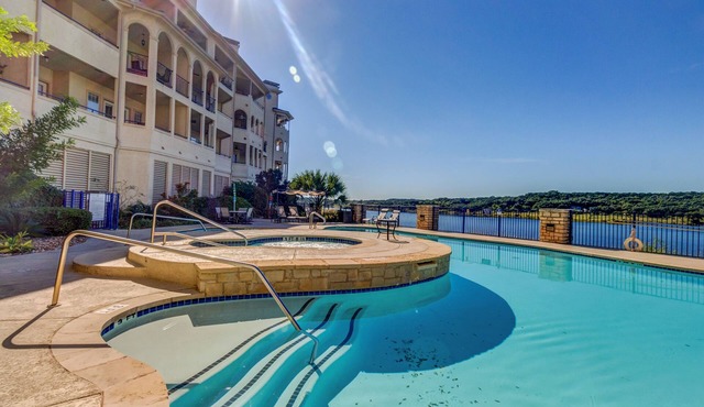 Beautiful condo with amazing views & W/D - pools, hot tub & tennis