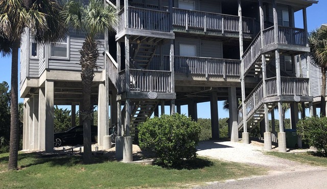 Beautiful condo with Inter-coastal views. 2 Kayaks and one Paddle board.
