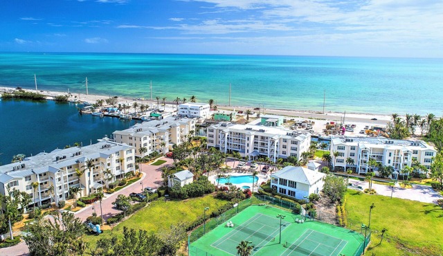Beautiful Condominium with with Ocean view, Protected Boat Slip, Tennis,