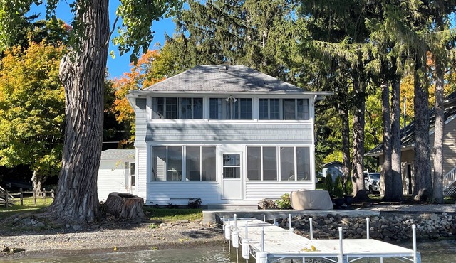 Beautiful Conesus Cottage