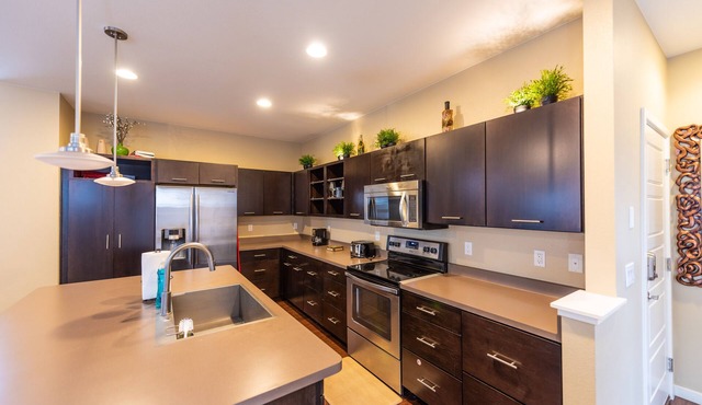 Beautiful Contemporary -3 Level Home@best location